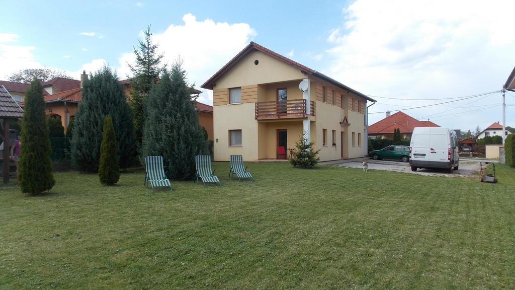 Bodzavirag Apartman Залакарос Екстериор снимка