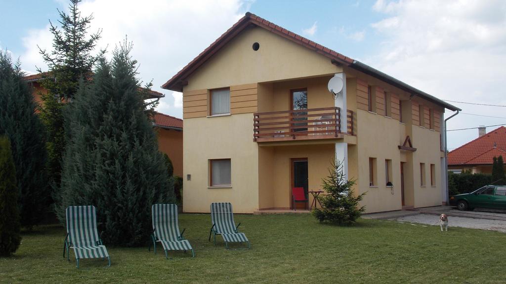 Bodzavirag Apartman Залакарос Екстериор снимка