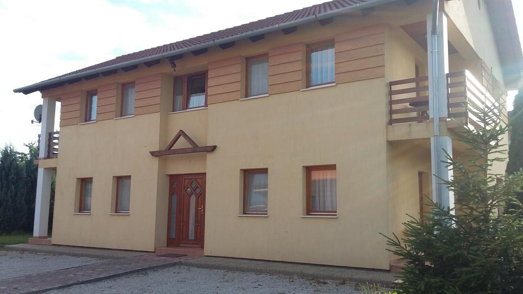 Bodzavirag Apartman Залакарос Екстериор снимка